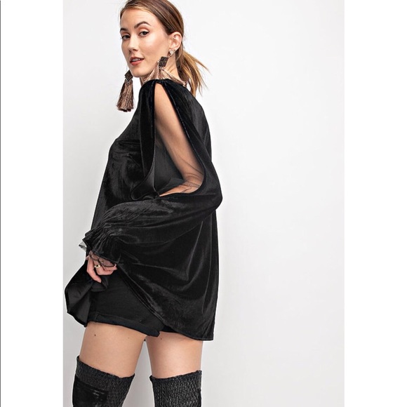 LAST ONE!!! Black Victorian Velvet Blouse - Picture 2 of 4